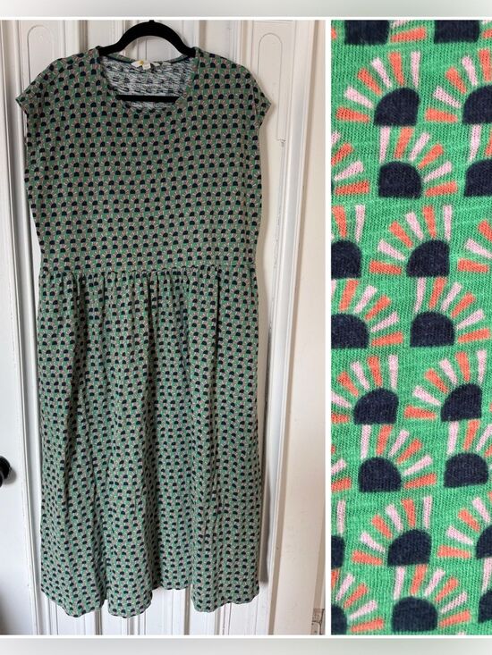 Boden Dresses & Skirts - Boden Green Knit Dress with Navy & Coral Sunburst Print Women's size XL 16/18
